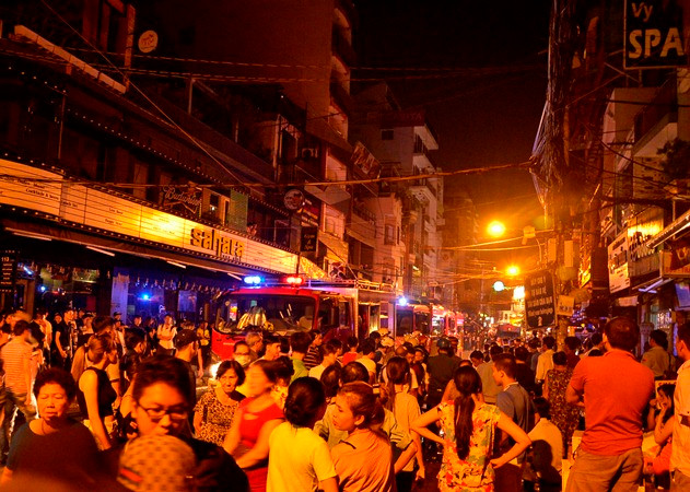Thành phố Hồ Chí Minh: Cháy trên "phố Tây" Bùi Viện, có nhiều tiếng nổ ảnh 1