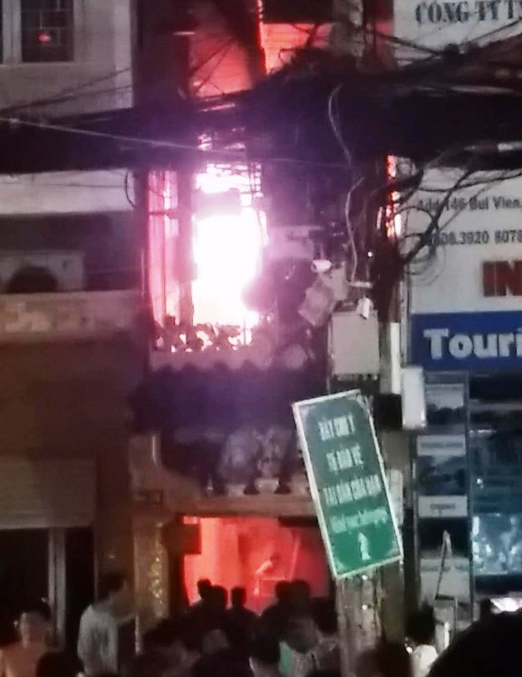 Thành phố Hồ Chí Minh: Cháy trên "phố Tây" Bùi Viện, có nhiều tiếng nổ ảnh 3