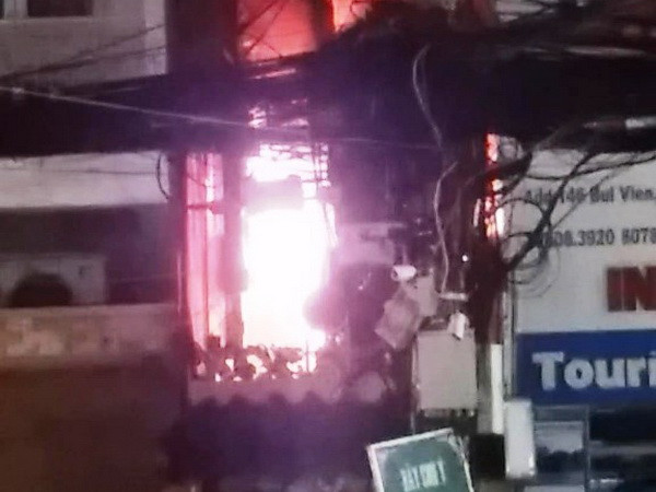 Đối tượng gây cháy nhà trên "phố Tây" Bùi Viện nghi do dùng ma túy ảnh 1