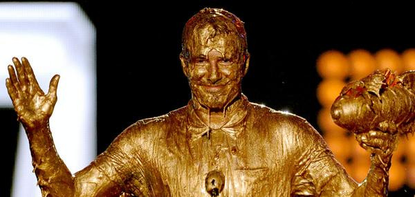 Cha con Beckham bị biến thành "tượng đồng" ngay trên sân khấu ảnh 6