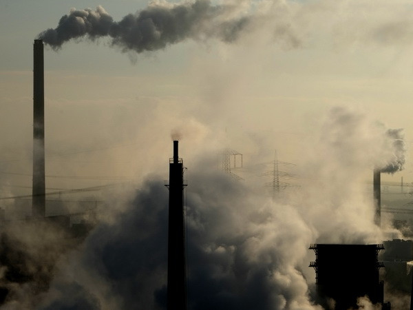 Iran đóng cửa các trường học ở thủ đô do ô nhiễm không khí ảnh 1