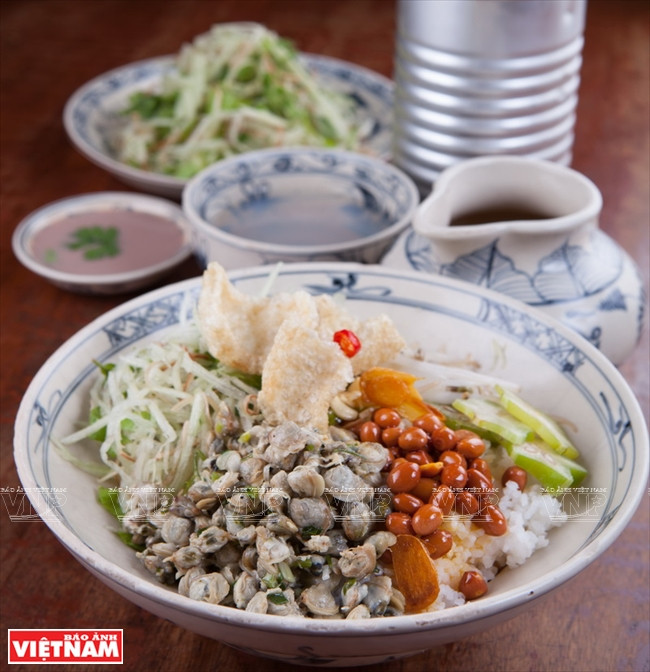 Hướng dẫn cách nấu món cơm hến xứ Huế giải nhiệt ngày Hè ảnh 5