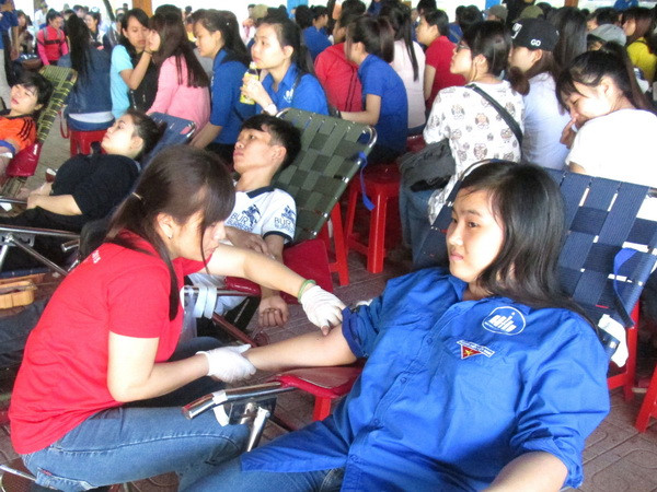 Hàng nghìn người hiến máu tình nguyện trong ngày "Chủ Nhật đỏ" ảnh 1