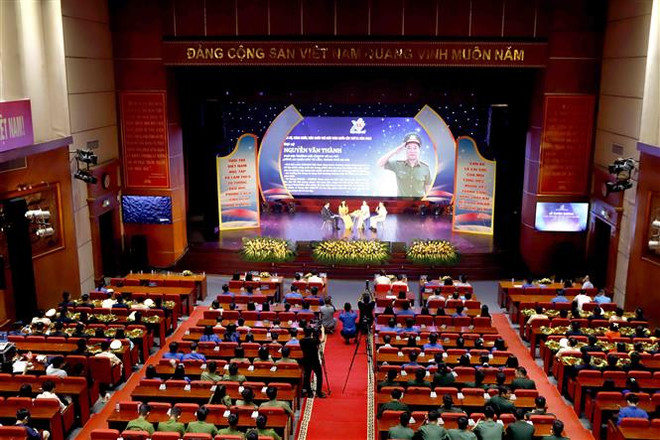 Dám nghĩ, dám làm phải song hành với chống tham nhũng, tiêu cực ảnh 2