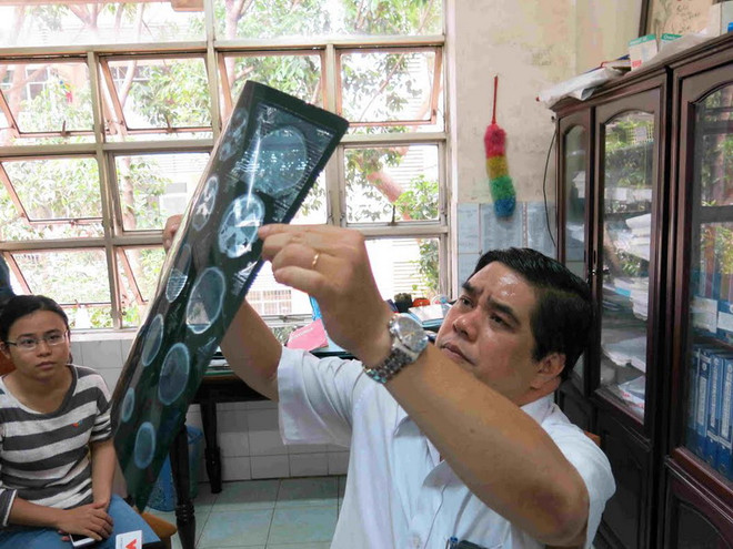 [Photo] Nỗi đau xót lòng vụ bé gái bị bạo hành ở Bình Dương ảnh 7