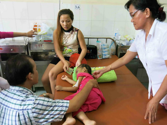 [Photo] Nỗi đau xót lòng vụ bé gái bị bạo hành ở Bình Dương ảnh 3