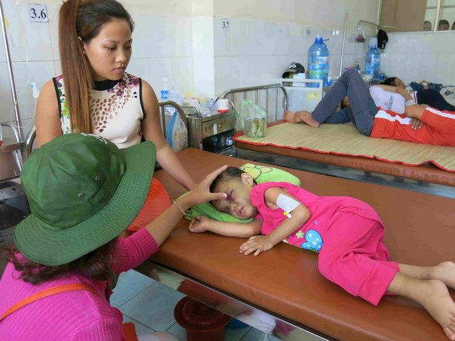 [Photo] Nỗi đau xót lòng vụ bé gái bị bạo hành ở Bình Dương ảnh 10