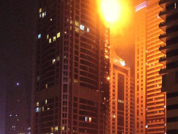 Cháy lớn tại tầng thứ 50 tòa nhà chọc trời Torch ở Dubai ảnh 1