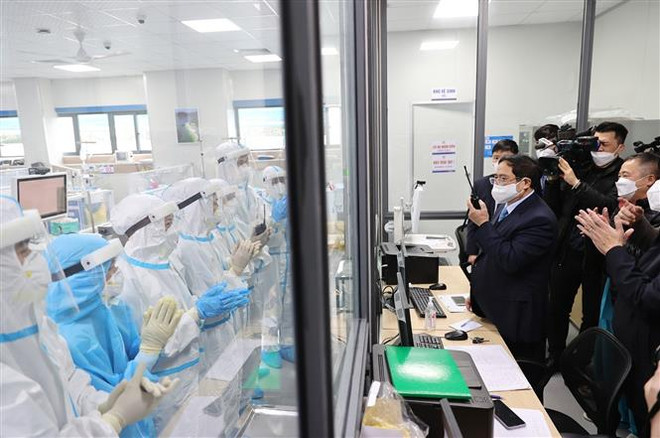 Thủ tướng kiểm tra công tác ứng trực Tết của công an, y tế Hà Nội ảnh 4