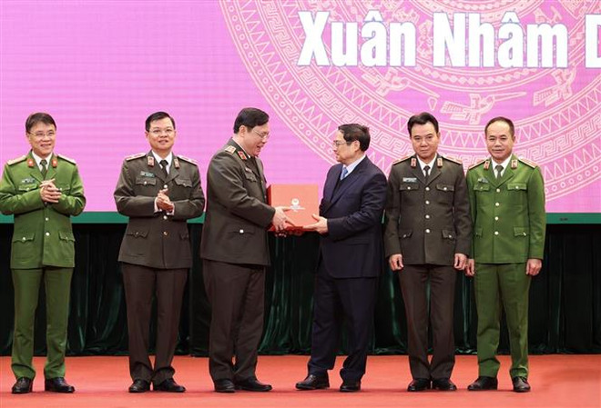 Thủ tướng kiểm tra công tác ứng trực Tết của công an, y tế Hà Nội ảnh 2