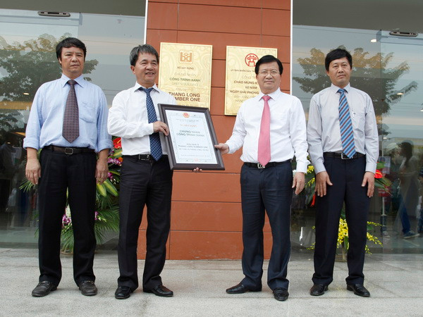 Thăng Long Number One được gắn biển công trình xanh đầu tiên ảnh 1