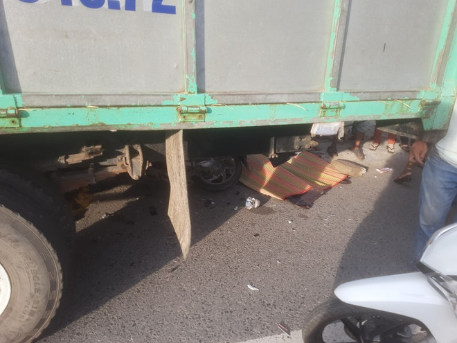 Bình Thuận: Xe máy đâm vào đuôi xe tải, hai người tử vong ảnh 1