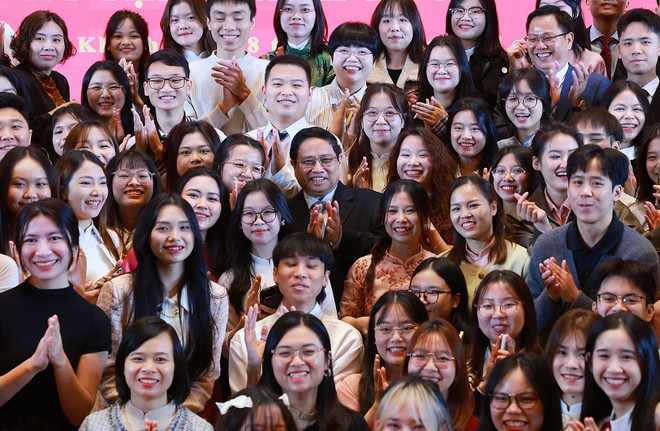 ttxvn_thu tuong pham minh chinh cong dong nguoi Viet Trung khanh (1).jpg