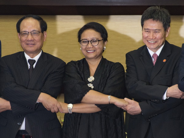 Cựu Tổng Thư ký ASEAN kêu gọi các nước hợp tác chặt chẽ hơn ảnh 1