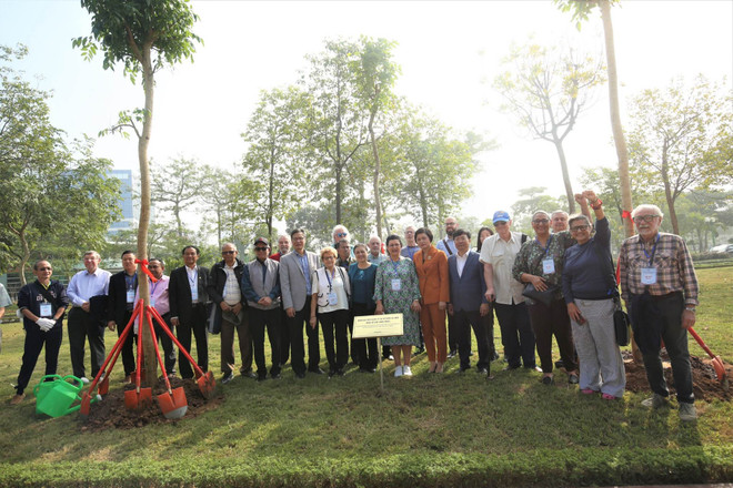 Trồng cây hữu nghị tại Công viên Hòa Bình nhân 50 năm Hiệp định Paris ảnh 3