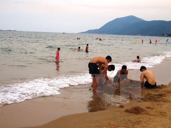 Tìm thấy thi thể học sinh bị sóng đánh chìm ở biển Thiên Cầm ảnh 1