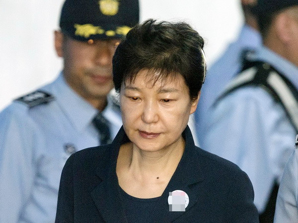Cựu Tổng thống Hàn Quốc Park Geun-hye bị đưa trở lại nhà giam ảnh 1
