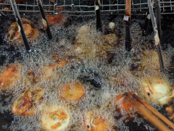 Dùng dầu ăn đã sử dụng làm nhiên liệu cho xe buýt và tàu thủy ảnh 1