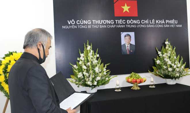 Lễ viếng nguyên Tổng Bí thư Lê Khả Phiêu tại Mexico, Canada và Chile ảnh 1