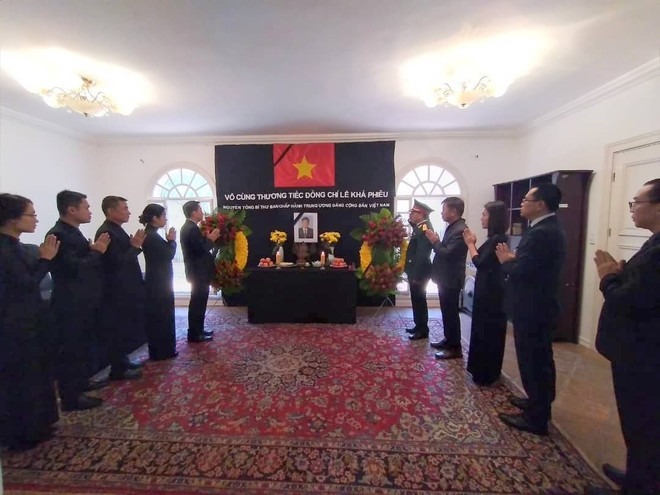 ĐSQ Việt Nam tại nhiều nước tiễn đưa nguyên Tổng Bí thư Lê Khả Phiêu ảnh 2