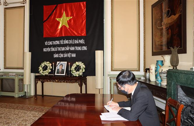 Trang trọng Lễ viếng nguyên Tổng Bí thư Lê Khả Phiêu tại Thụy Sĩ, Đức ảnh 2