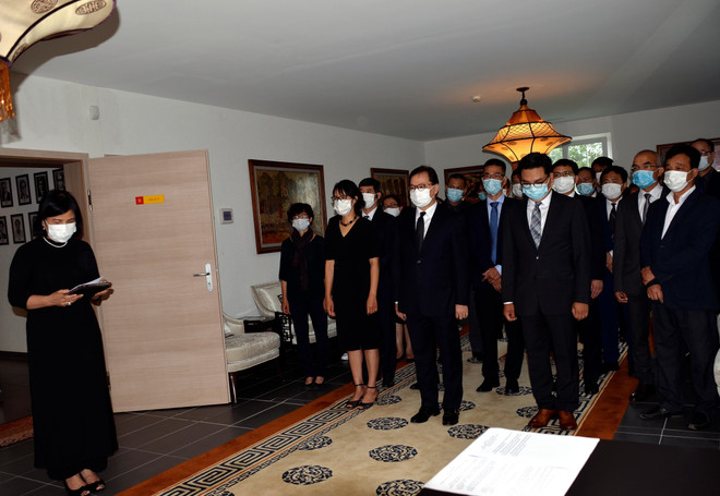 Trang trọng Lễ viếng nguyên Tổng Bí thư Lê Khả Phiêu tại Thụy Sĩ, Đức ảnh 1