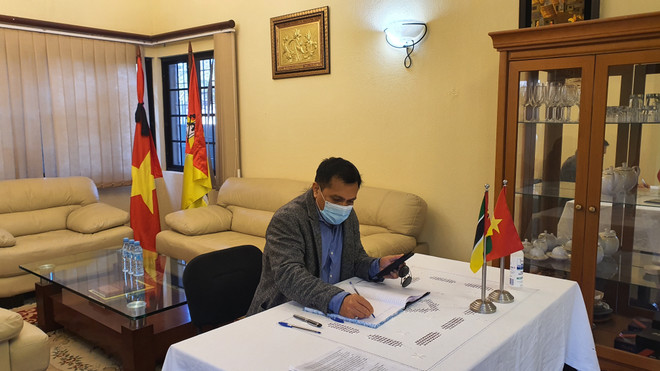 Trang trọng Lễ viếng nguyên Tổng Bí thư Lê Khả Phiêu tại Mozambique ảnh 1