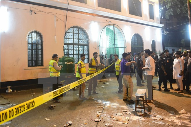 Bom nổ tại đền thờ Hồi giáo ngay trong căn cứ Hải quân Bangladesh ảnh 1