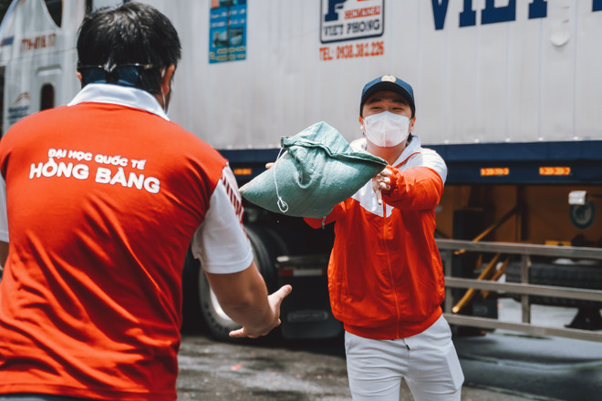 Sinh viên hệ thống giáo dục Nguyễn Hoàng hỗ trợ các hoàn cảnh khó khăn ảnh 2