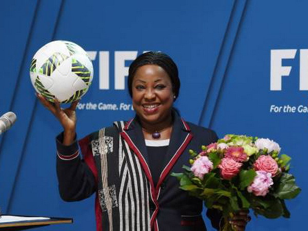 Tân Tổng Thư ký FIFA Fatma Samoura. (Nguồn: Reuters) Nữ Tổng Thư ký FIFA Samoura chính thức ngồi vào "ghế nóng" ảnh 1