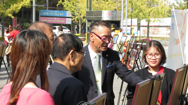 Triển lãm ảnh về Việt Nam tại Hàn Quốc cuốn hút đông đảo người xem ảnh 2