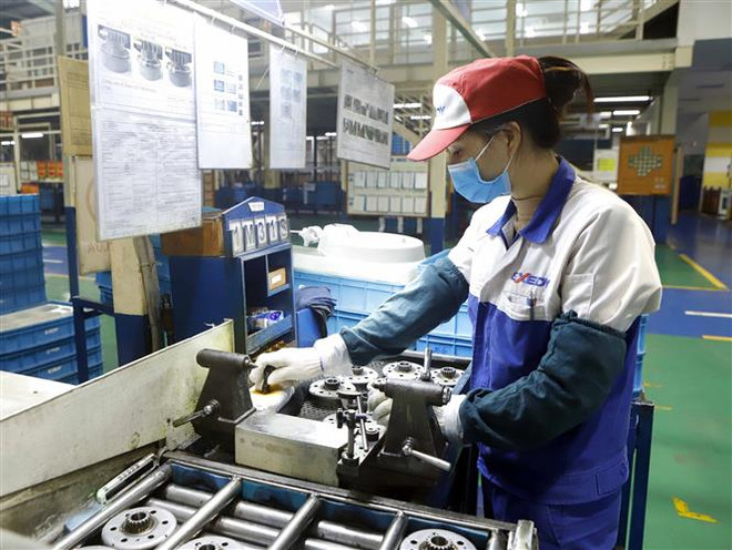 Sản xuất chi tiết động cơ, ly hợp, côn, hộp số của ôtô, xe máy tại Công ty Exedy Việt Nam, Khu công nghiệp Khai Quang. (Ảnh: Hoàng Hùng/TTX)VN Kênh KBS: Việt Nam là đối tác quan trọng của Hàn Quốc ảnh 1