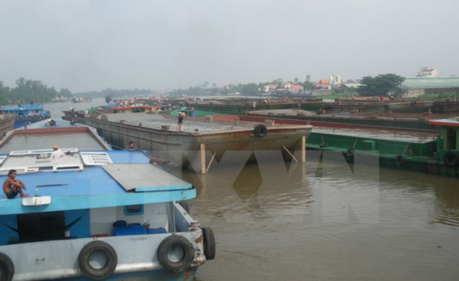 Điều tra nguyên nhân vụ tàu cát va vào sà lan làm 2 người mất tích ảnh 1