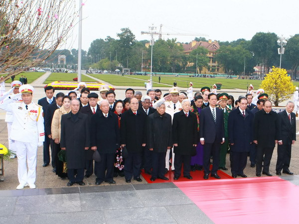 Lãnh đạo Đảng, Nhà nước vào Lăng viếng Chủ tịch Hồ Chí Minh ảnh 1