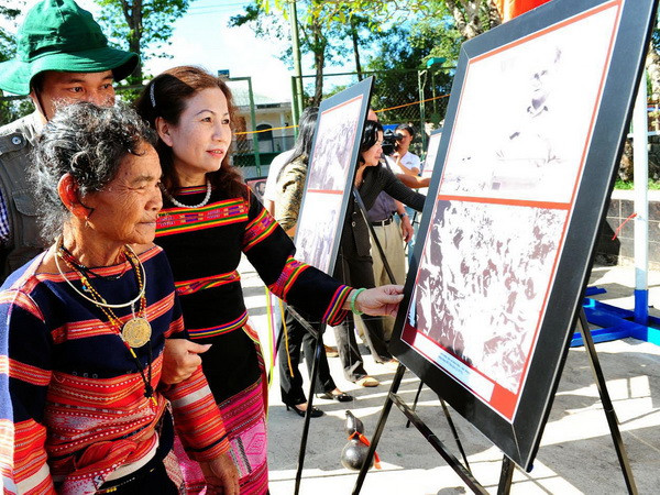 Triển lãm ảnh kỷ niệm 100 năm Ngày sinh anh hùng Núp ảnh 1