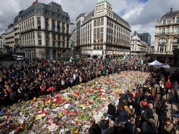 Loạt vụ tấn công ở Brussels: Số người chết tăng lên 35 người ảnh 1