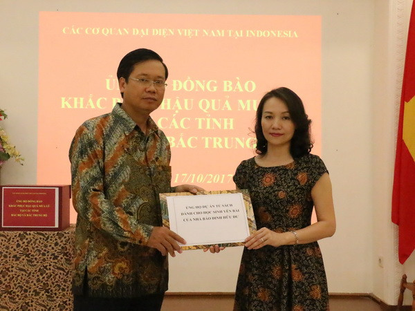 Người Việt tại Indonesia quyên góp ủng hộ thư viện Đinh Hữu Dư ảnh 2