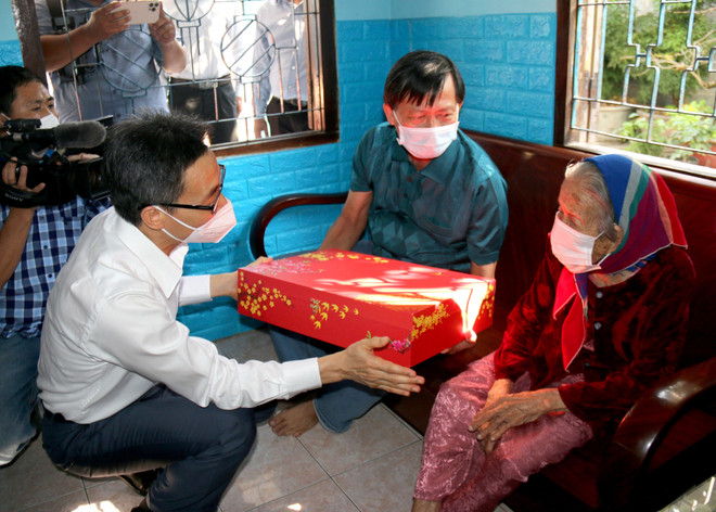 Phó Thủ tướng Vũ Đức Đam thăm và tặng quà Tết tại Bình Thuận ảnh 1