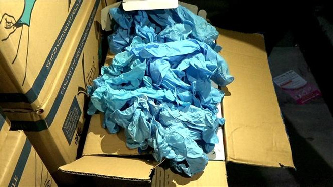 TP.HCM: Phát hiện số lượng lớn găng tay y tế kém chất lượng ảnh 1