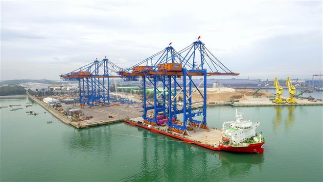 Doosan Vina bàn giao 2 cẩu trục STS khổng lồ cho cảng quốc tế Gemalink ảnh 1