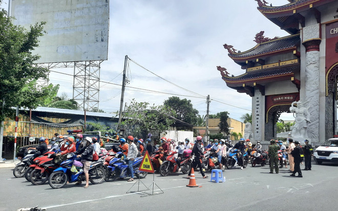 COVID-19: Hỗ trợ người dân từ các tỉnh, thành phía Nam về quê an toàn ảnh 2