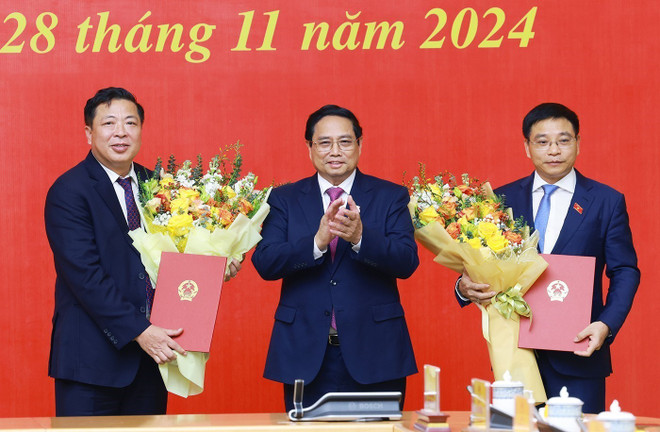 ttxvn_thu_tuong_trao_quyet_dinh_cho_bo_truong_bo_tai_chinh_va_bo_truong_bo_giao_thong_van_tai_1.jpg