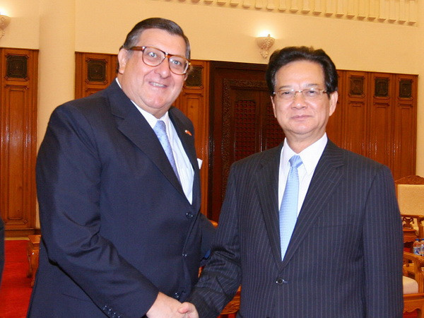 Thủ tướng Nguyễn Tấn Dũng tiếp Đại sứ Chile Ferrnando Jose Urrutia ảnh 1