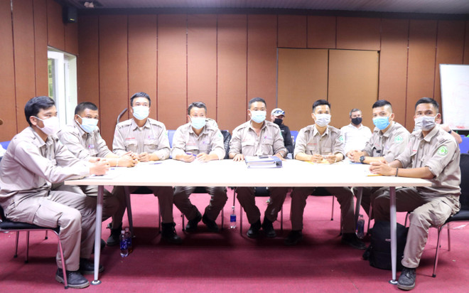 8 học viên trong khóa học đào tạo hủy nổ bom mìn cấp độ 3. (Ảnh: Nguyên Lý/TTXVN) Tổ chức Viện trợ nhân dân Na Uy đào tạo hủy nổ bom mìn cấp độ 3 tại VN ảnh 2