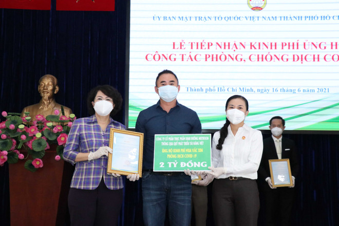 Các tổ chức, DN và người dân TP.HCM tiếp tục ủng hộ phòng, chống dịch ảnh 1