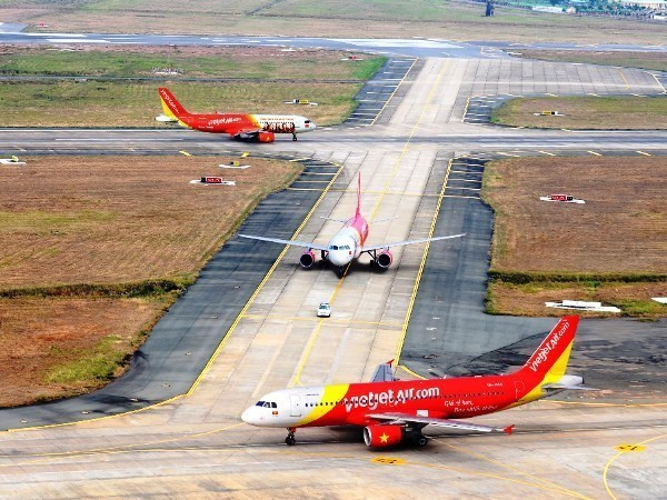 Ảnh minh họa. (Ảnh: Vietjet Air) Các hãng hàng không kiến nghị giảm thuế nhập khẩu xăng dầu ảnh 1