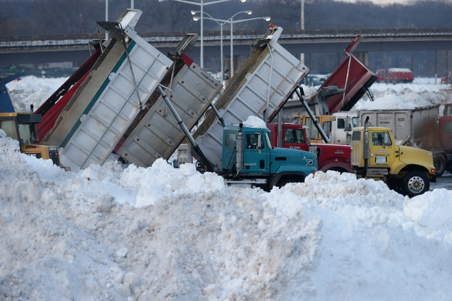 Bão tuyết mạnh và mưa băng tấn công dữ dội thủ đô Canada ảnh 1