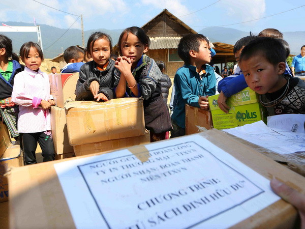 Tiếp tục hoạt động chia sẻ với gia đình phóng viên Đinh Hữu Dư ảnh 1