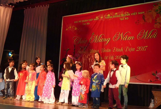 Sôi nổi Gala Xuân 2017 dành cho kiều bào tại Cộng hòa Áo ảnh 1