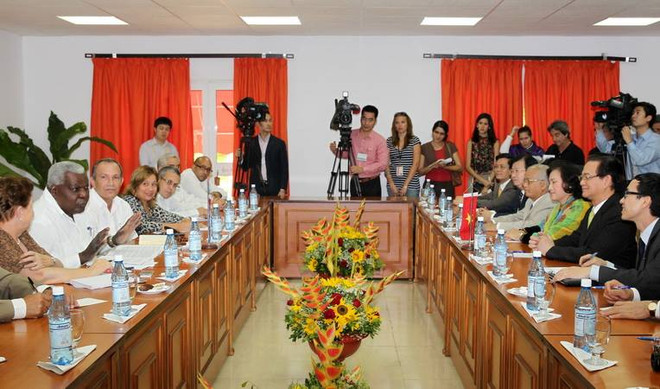 Thủ tướng Nguyễn Tấn Dũng hội kiến Chủ tịch Quốc hội Cuba Esteban Lazo Hermandez. (Ảnh: Đức Tám/TTXVN) Thủ tướng Nguyễn Tấn Dũng hội kiến Chủ tịch Quốc hội Cuba ảnh 1